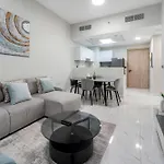 Chic 1 Bedroom With Port Views