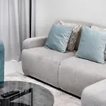 Chic 1 Bedroom With Port Views