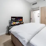 Chic 1 Bedroom With Port Views