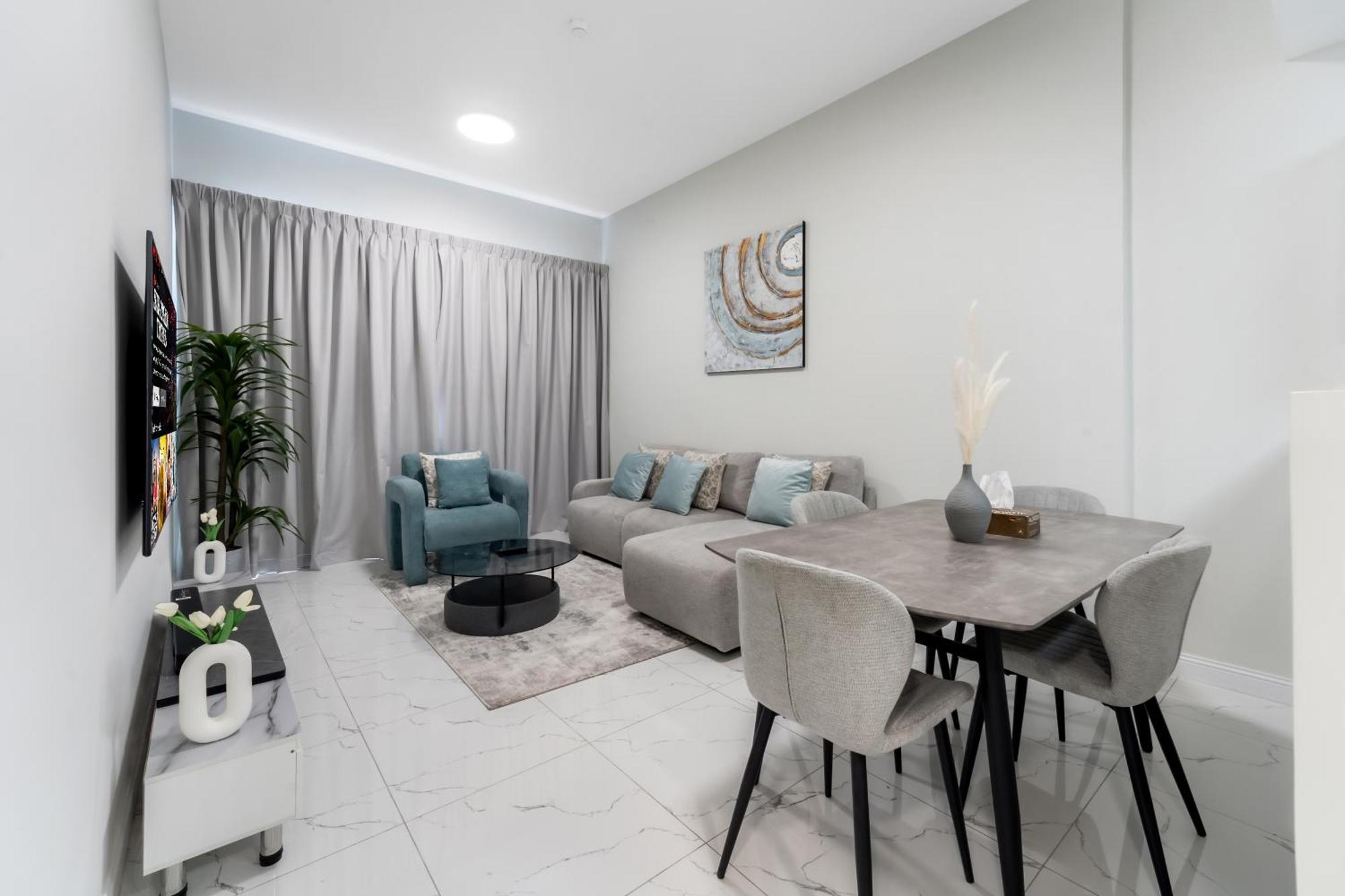 Chic 1 Bedroom With Port Views Apartment