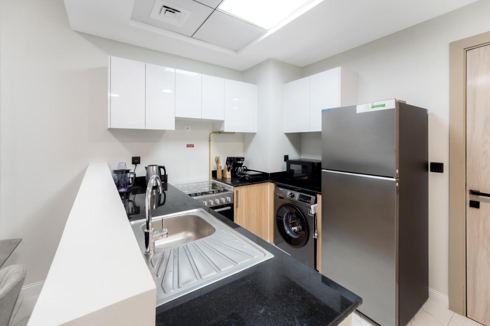 Apartment Chic 1 Bedroom With Port Views *