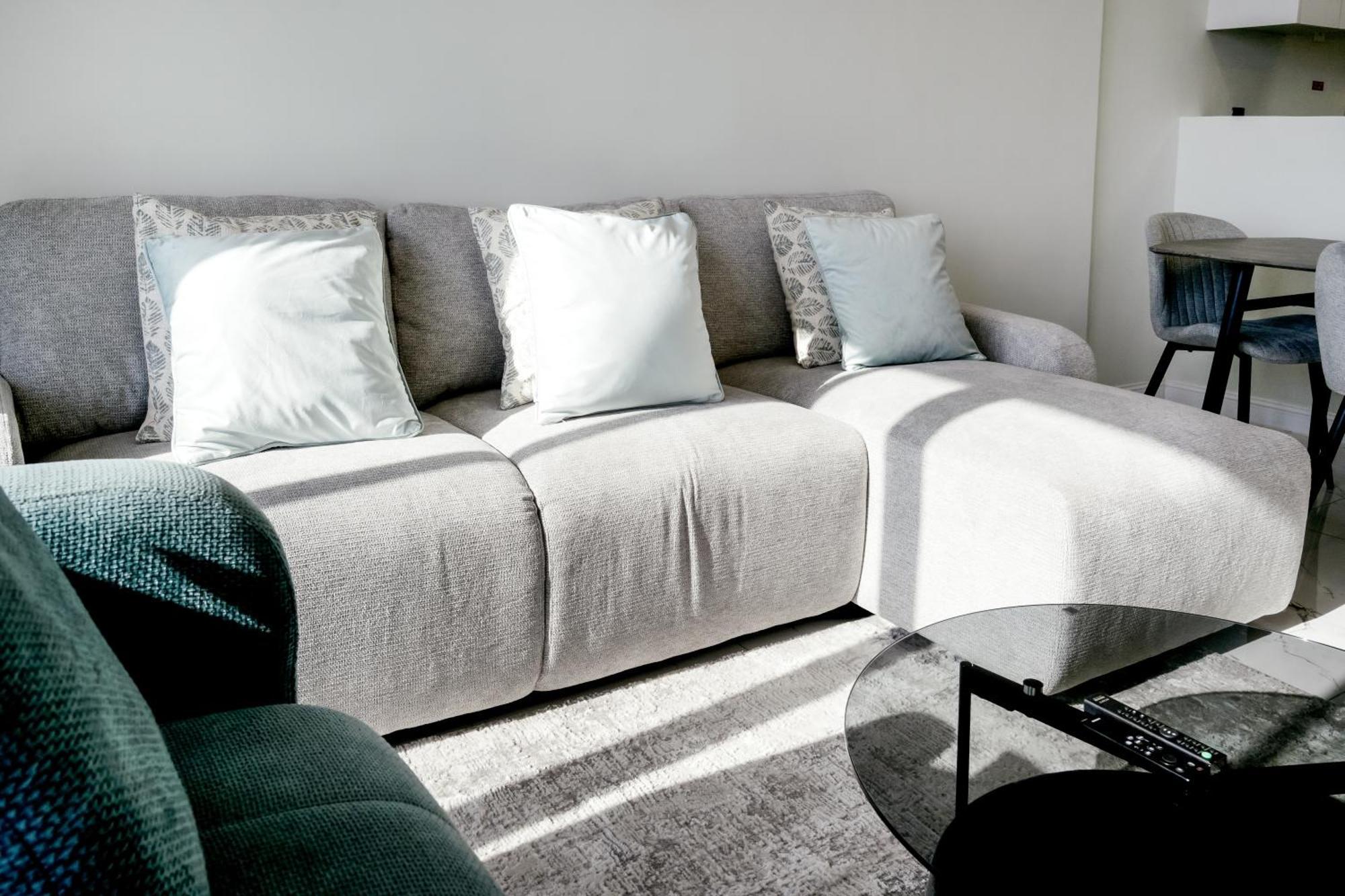 Apartment Chic 1 Bedroom With Port Views Dubai