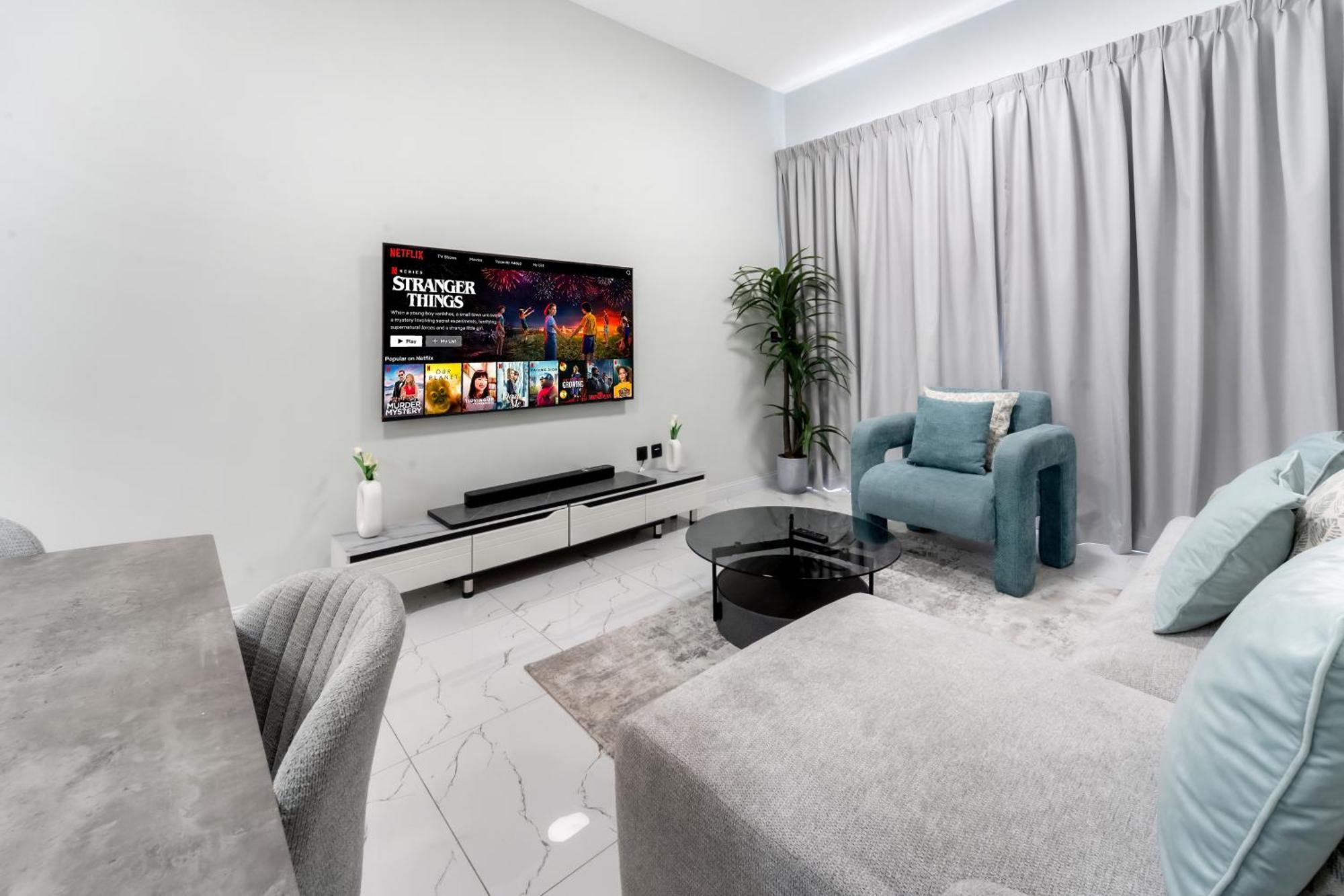 Chic 1 Bedroom With Port Views *