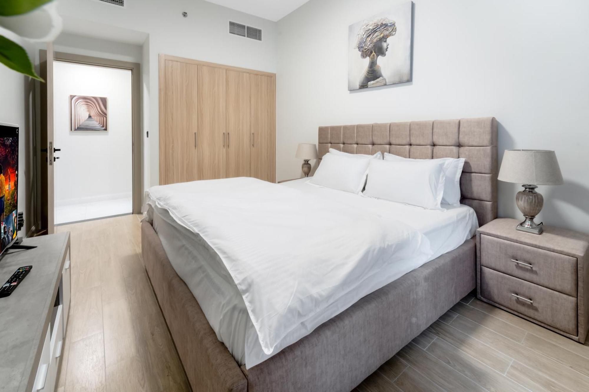 Chic 1 Bedroom With Port Views *